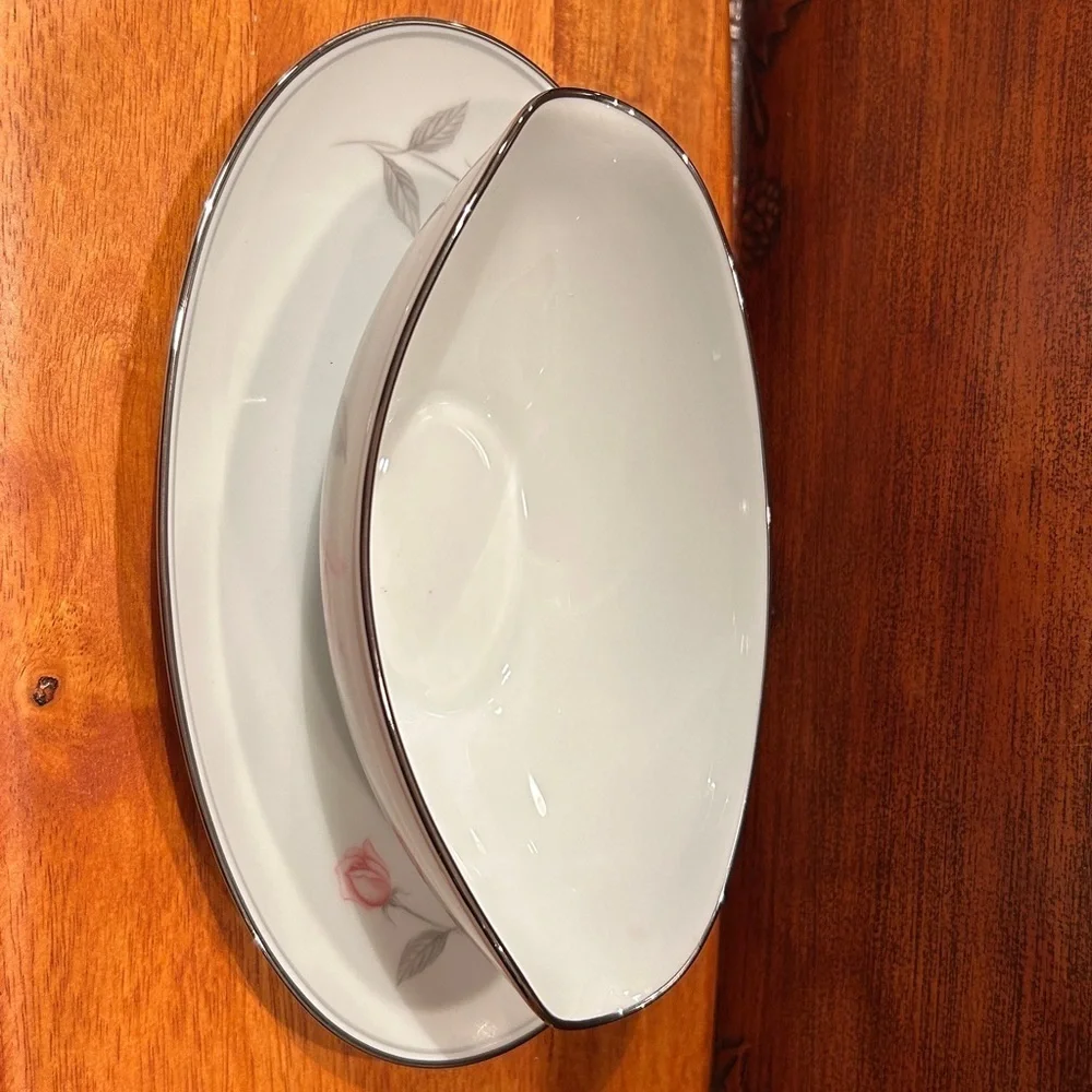 Noritake charming gravy